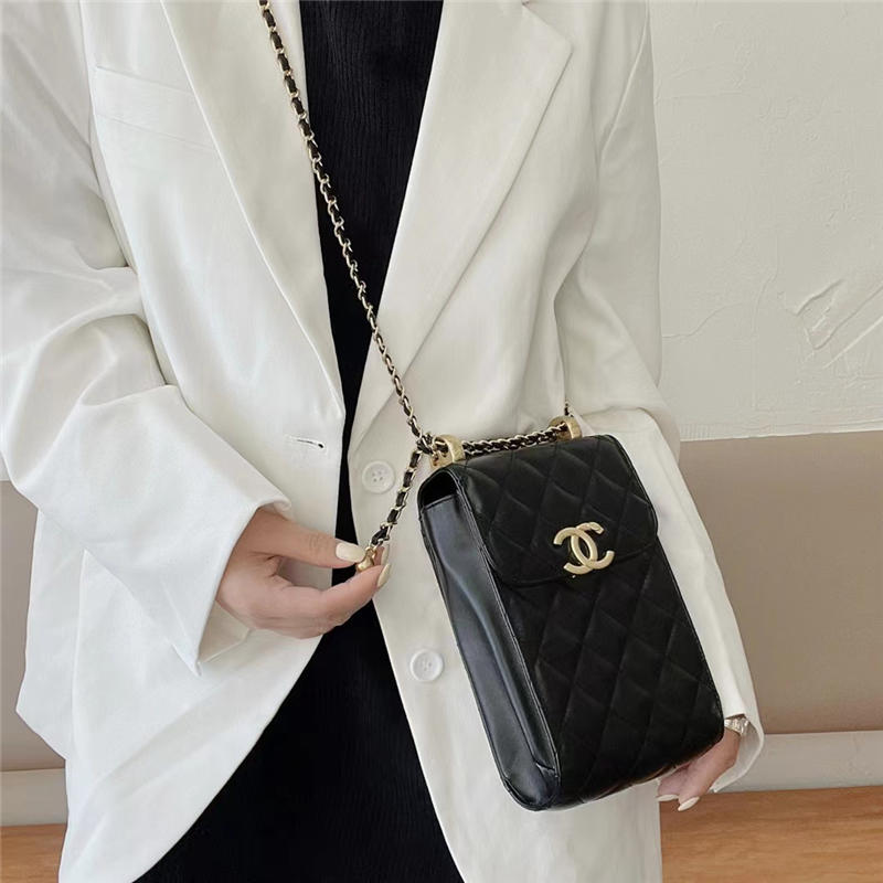 CHANEL チェーンバッグ