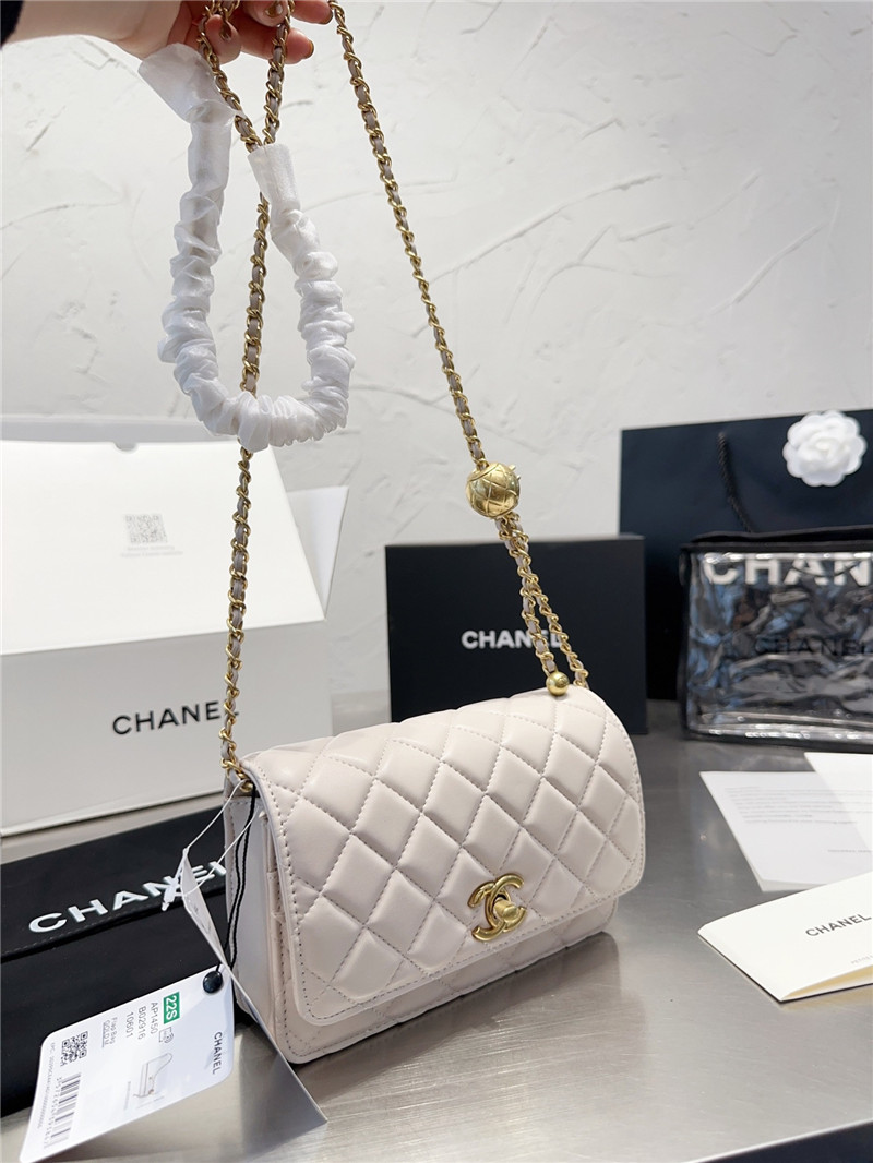 CHANELチェーンバッグ