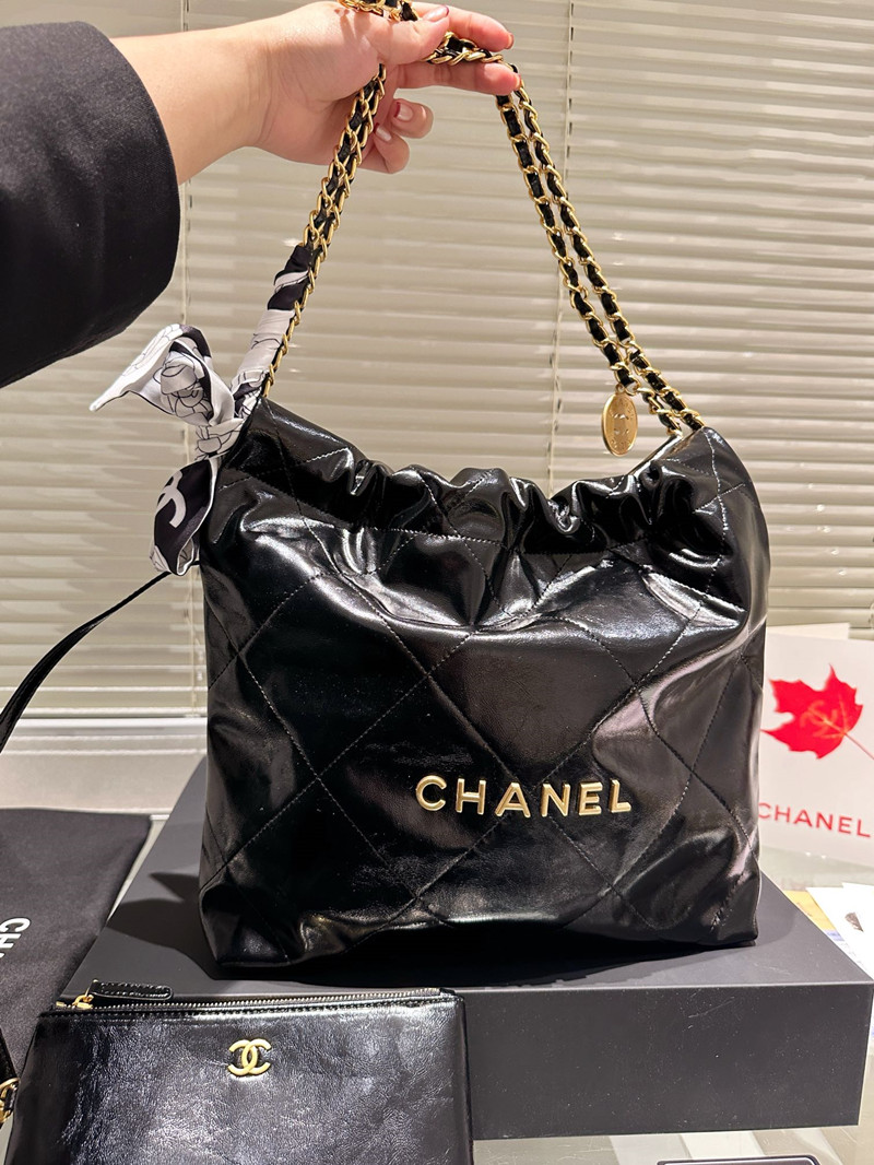 クラシック ラージ ハンドバッグ、グレインド シャイニー カーフスキン、グレー — ファッション | CHANEL シャネル